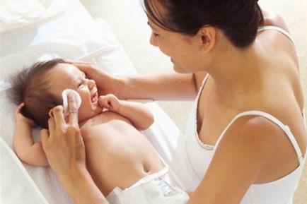 Догляд за шкірою новонародженої дитини гігієна і додаткові кошти, памперси