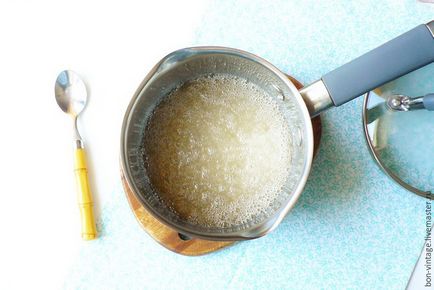 Se prepară paste pentru zahăr (depilare cu zahăr)