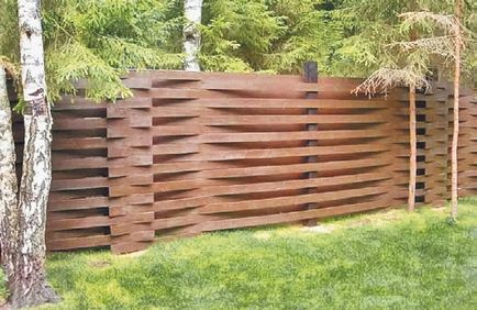 Види і варіанти дерев'яних парканів