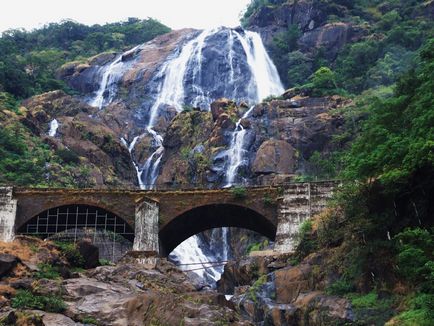 Cascada Dudhsagar pe Goa, unde este și cum să ajungi acolo