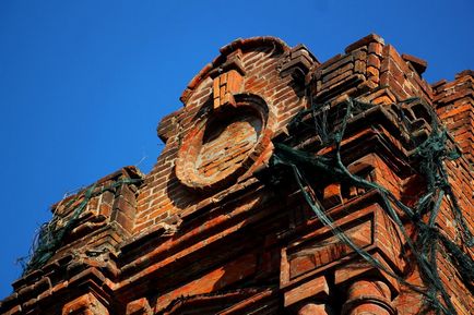 Забута історія топ-7 покинутих будівель в центрі Дніпра, інформатор