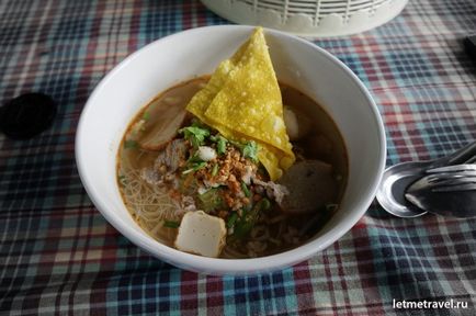 10. A legnépszerűbb thai ételeket Phuket, így utazni