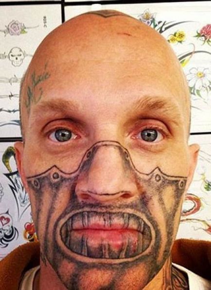 25 idióták, akik úgy vélik, hogy a tetoválás az arcán