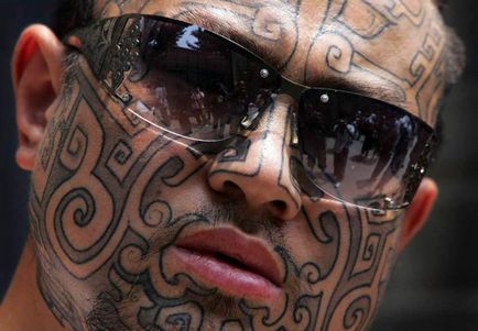 25 idióták, akik úgy vélik, hogy a tetoválás az arcán