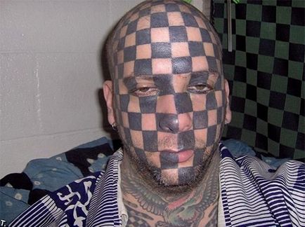 25 de idiot care cred că un tatuaj pe față
