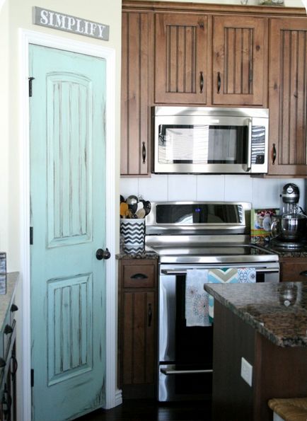 8 Idei neobișnuite pentru decorarea ușii în cămara de bucătărie