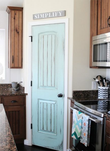 8 Незвичайних ідей оформлення двері в кухонну комору