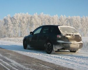 Mașina sa desprins pe pistă în timpul iernii, ce să facă articole