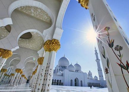 Marea Moschee a lui Sheikh Zayed din Abu Dhabi Descriere și istorie