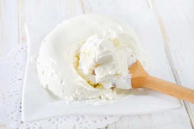 Ceea ce distinge ricotta de caracteristicile mascarponei și diferența dintre brânzeturi