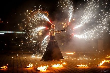 Az égési sérülések elkerülése 9 kérdéseket feltenni a tűz show, artpirotehnik