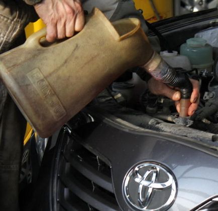 Egy érzékelő alapjárat Toyota Corolla eldugulhat és tisztítás