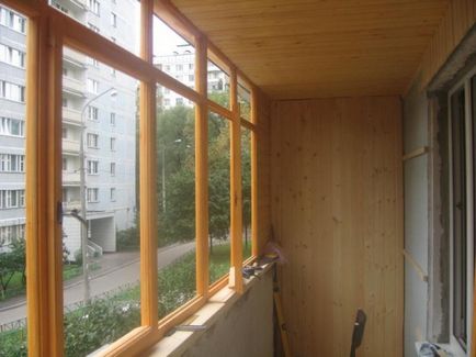 Balcon de balcon din lemn și video de încălzire