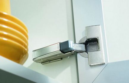 Usi de inchidere pentru dulapuri de bucatarie Avantajele si dezavantajele mecanismului