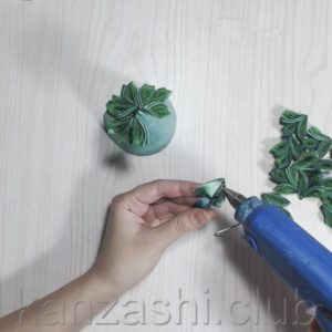 Pomul de Craciun Kanzashi - clasă de masterat cu instrucțiuni foto și video