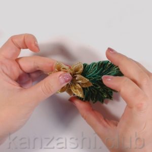 Pomul de Craciun Kanzashi - clasă de masterat cu instrucțiuni foto și video