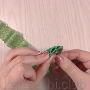 Pomul de Craciun Kanzashi - clasă de masterat cu instrucțiuni foto și video