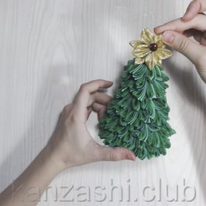 Pomul de Craciun Kanzashi - clasă de masterat cu instrucțiuni foto și video