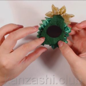 Pomul de Craciun Kanzashi - clasă de masterat cu instrucțiuni foto și video