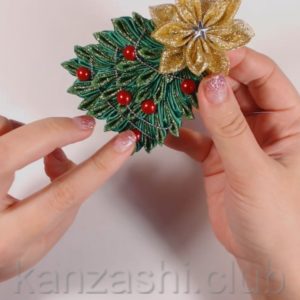 Pomul de Craciun Kanzashi - clasă de masterat cu instrucțiuni foto și video