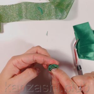 Pomul de Craciun Kanzashi - clasă de masterat cu instrucțiuni foto și video