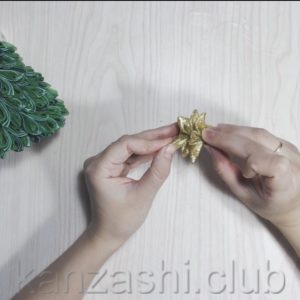 Pomul de Craciun Kanzashi - clasă de masterat cu instrucțiuni foto și video