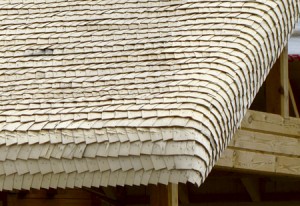 Estetica atractivă și practică a unui acoperiș din lemn realizat din materiale de bucătărie