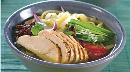Pho ga, a vietnami leves csirkehússal, lépésről lépésre recept fotók