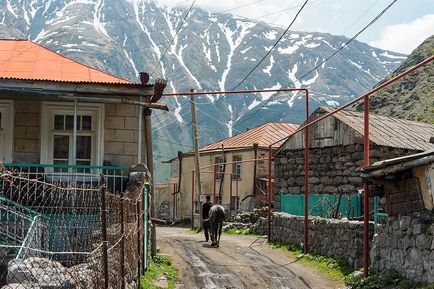 A Mount Kazbek sétára Stepantsminda Trinity Church Gergeti