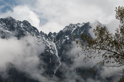 A Mount Kazbek sétára Stepantsminda Trinity Church Gergeti