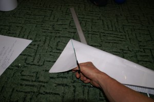 Jucărie cu mâinile proprii mare plan jet din hârtie, note mecanice