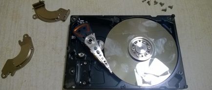 Cum se obține un magnet de pe un hard disk