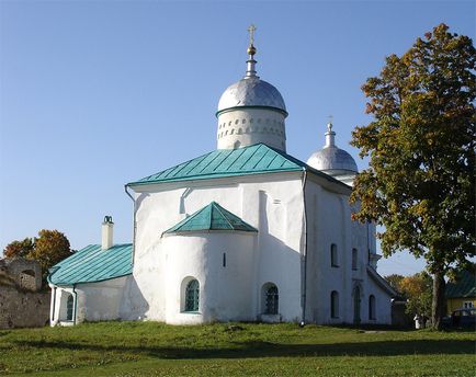 Які пам'ятки подивитися в Ізборську (фото, адреси, опису)