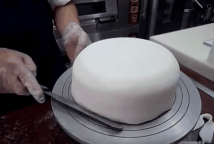 Cum sa inveti un tort cu mastic fara falduri