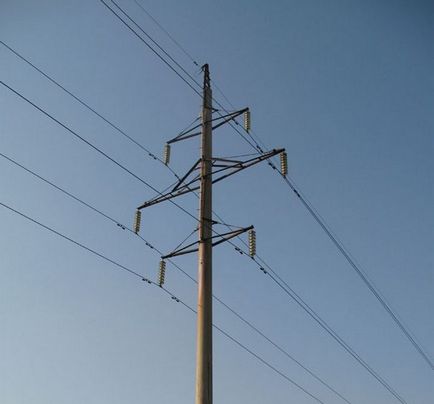 Cum se determină tensiunea unei linii electrice aeriene de către izolatori