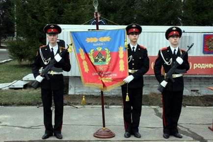 Hogyan adja meg a Cadet School Girl - Cadet Corps lányoknak - iskola