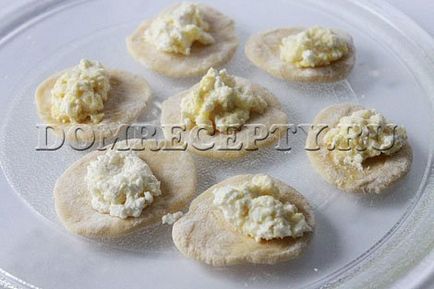 Főzni finom gombóc sajttal és tésztareceptben töltelék fotókkal