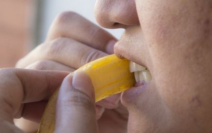 Cum să vă albiți dinții acasă