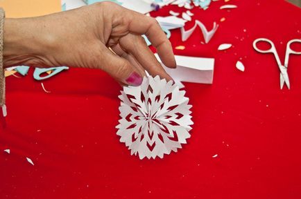 Як зробити красиву сніжинку з паперу своїми руками поетапно - новорічний майстер-клас з