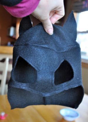 Cum sa faci o masca Batman cu mainile tale