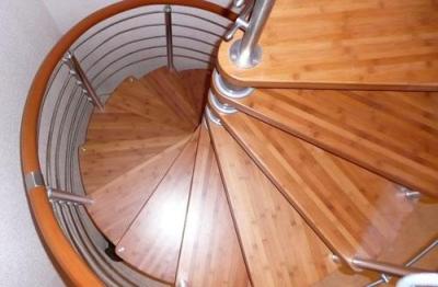 Cum se face un calcul al scărilor la al doilea etaj - șurub, rândul său, din lemn