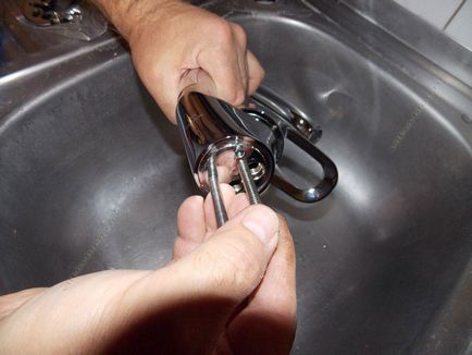 Як встановити змішувач на кухні змішувач своїми руками