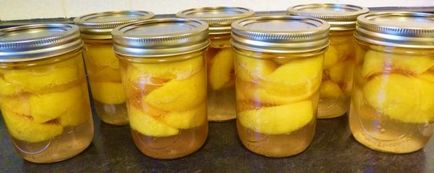 Як заготовити персики на зиму в сиропі