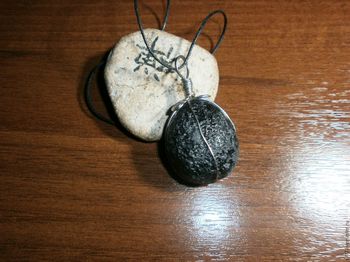 Stone tektite, descriere