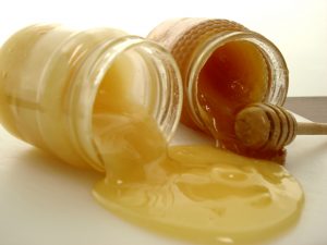 Kandyk miere este o bună utilizare și aplicare în medicina populară