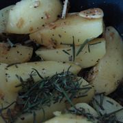 Cartofi cu rozmarin și usturoi - trei încercări! Rețetă pas cu pas cu fotografii