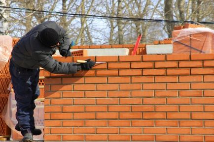 Așezați cărămizi în frig cu mâinile lor, pot să pun clinker în timpul iernii, și dacă da, cum