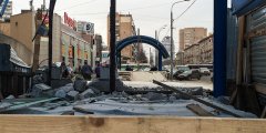 Az összeomlás az istállóban, ezért a moszkvai hatóságok lerombolja Kereskedelmi pavilonok