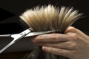Tratamentul părului prin fragilitate și secțiune transversală