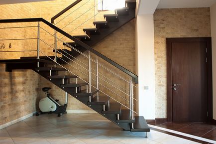 Lépcsők kunyhóban az első emeleten, egy fénykép és egy szép design, házak, és vágja a szélessége a bemenet, (földszint) Lépcsők kunyhóban az első emeleten, egy fénykép és egy gyönyörű design otthonok, és a bemeneti szakasz a szélesség,